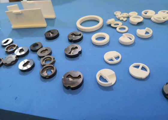 سيراميك أكسيد الألومنيوم الأبيض عالي الكثافة مع صلابة 9 موس ، 3.8-3.9 جم / سم 3