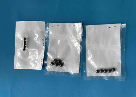 كرة سيراميك سوداء SI3N4 18-20KV / mm قوة عازلة