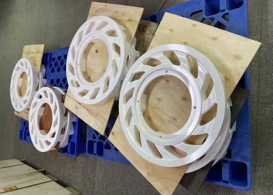 الكثافة 3.8-3.9 غرام/سم3 قوة الانحناء 400 مبا Al2O3 السيراميكية لمقاومة ارتداء عالية لوحدة الطاقة