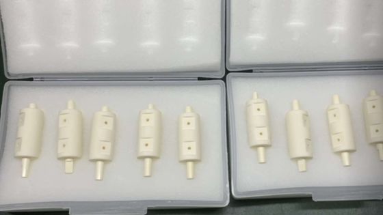 ثابت كهربائي مرتفع يونغز مرتفع مودول Al2O3 السيراميكية قوة ثني عالية