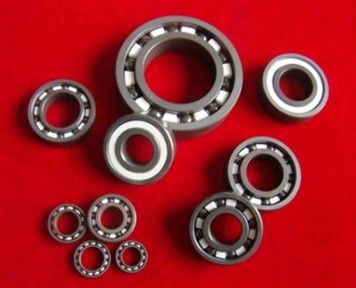 3.2 غرام/سم3 كثافة الكرات السيراميكية السوداء / الرمادية SI3N4 مع 6.1 MPa صلابة الكسر