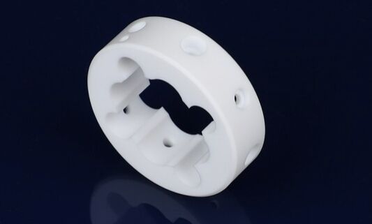 يمكن معالجة القدرة على التصنيع باستخدام أدوات قياسية أو أنبوب Macor السيراميكي يوفر الاستقرار الحراري والعزل الكهربائي